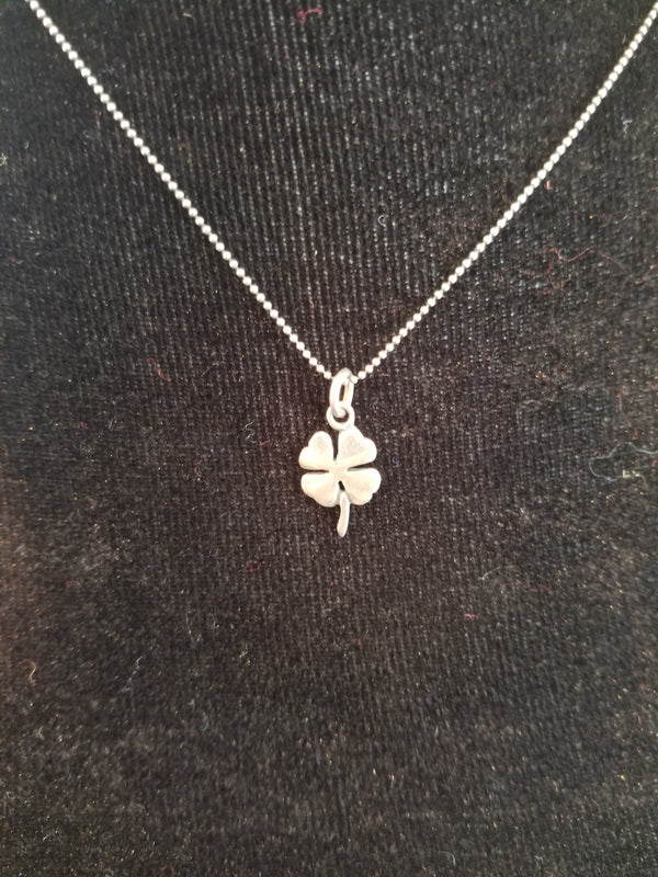 NECKLACE SHAMROCK SILVER P2823 JEWELRY Plant Detectives   